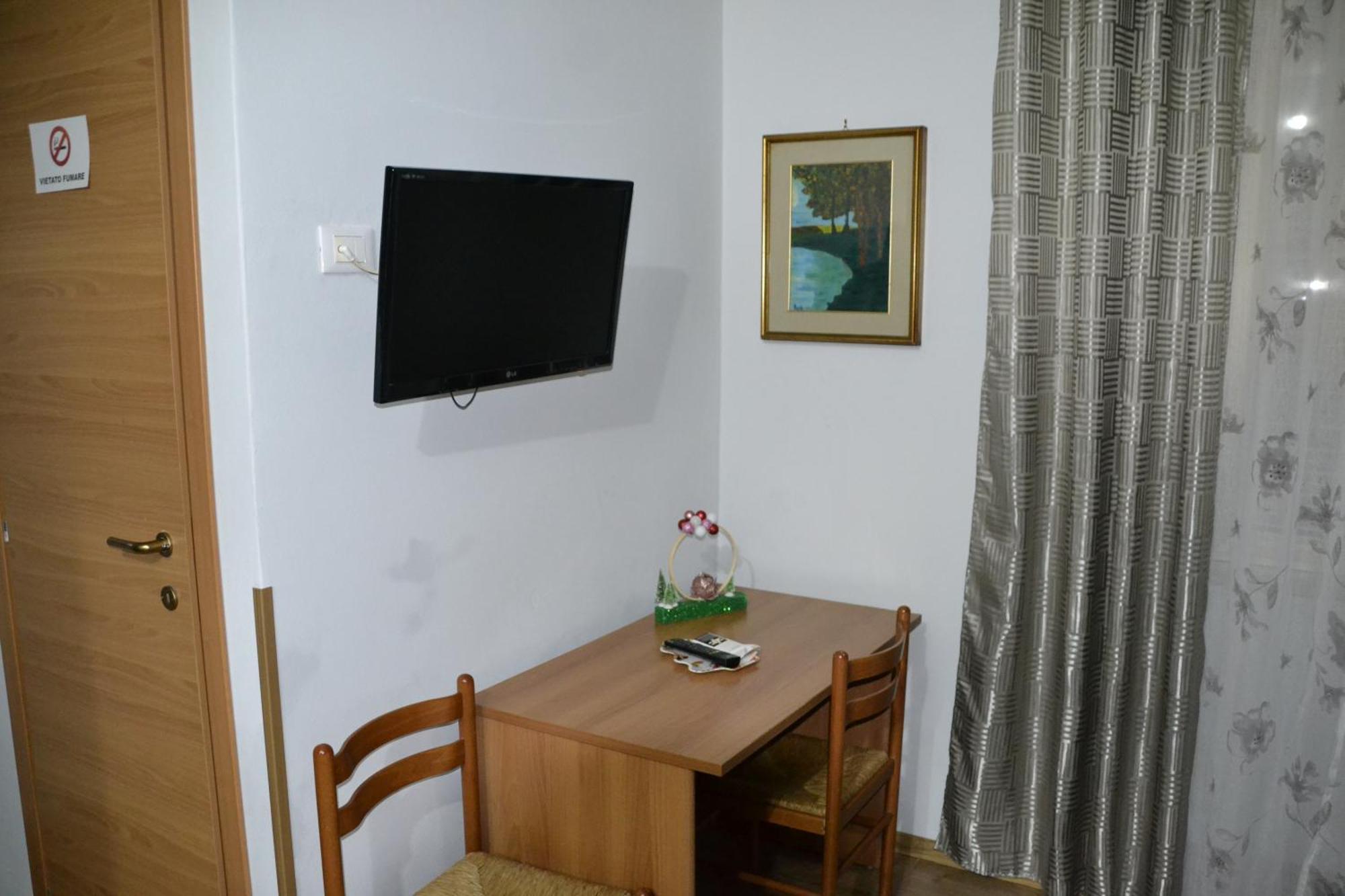 Aurora Boreale Hotel โรม ภายนอก รูปภาพ